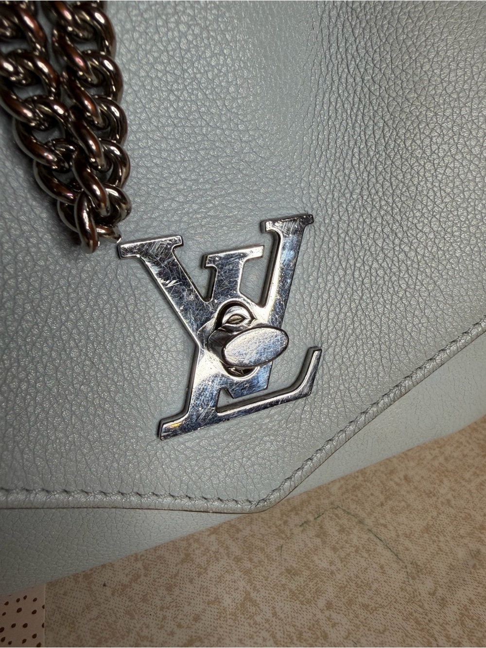 Louis Vuitton Lockme II BB - Picture 5 of 16
